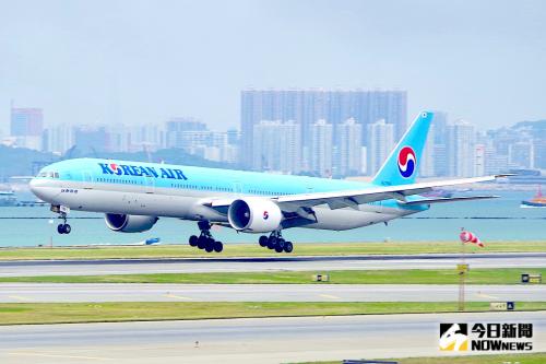 大韓航空 ▲韓國武漢肺炎疫情升級,航空公司及旅行社也公告退費規定,提醒旅客非必要勿前往韓國旅遊。(圖/記者陳致宇攝影)