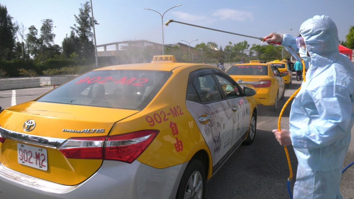 ▲加強防疫，金門設置「計程車消毒站」，讓小黃司機免費消毒。（圖／蔡若喬攝, 2020.02.25）