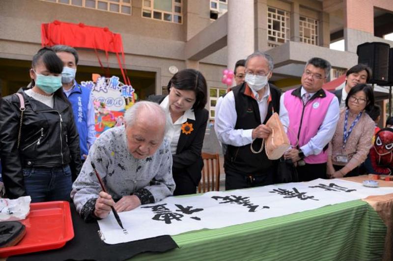 推動品德教育　雲林開學日同步掛匾