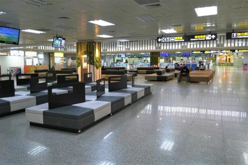 ▲3天（含3天）以上法定連續假期公告疏運期間航班，取消時最高會收取票面價值30％的退票費用。（圖／NOWNEWS資料照）