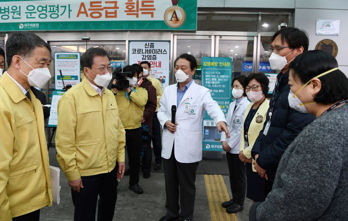 ▲韓國總統文在寅親訪大邱。（圖／美聯社／達志影像）