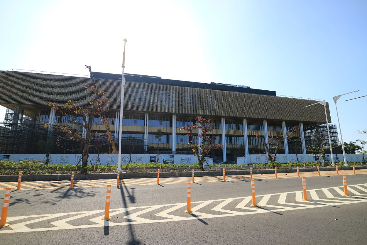▲台南市立圖書館新總館預計今年完工，致使永康大橋重劃區屋主惜售。（圖／信義房屋提供）