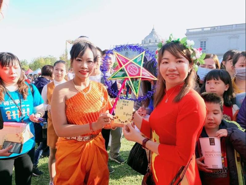 越南姐妹花開「文創百貨」自學中文19年拿雙學位
