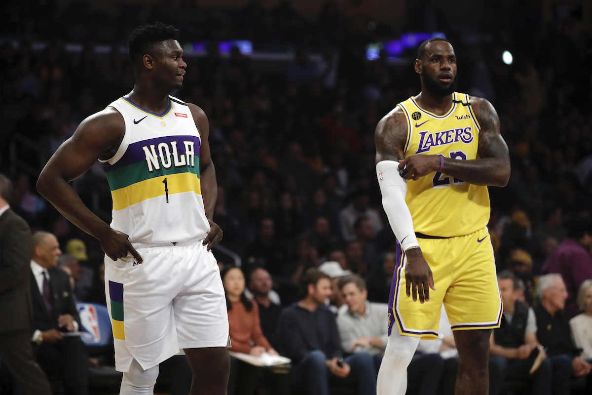 鵜鶘狀元Zion Williamson(左)與湖人詹皇LeBron James。（圖／美聯社／達志影像）