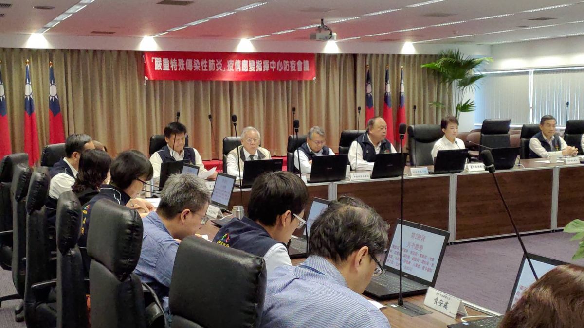 ▲中市府模擬社區感染情形進行兵棋推演，包含災前整備、災中應變、災後復原三階段。 (圖／衛生局提供2020.2.26)