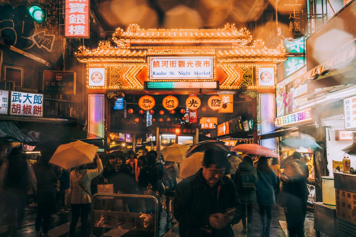 ▲有網友詢問，夜市文化是不是該檢討了？認為夜市根本不值得台灣人驕傲，引發熱議。（圖／Przemek Krawczykowski提供)