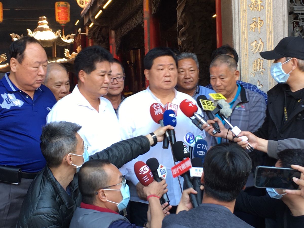 ▲大甲媽遶境辦不辦？鎮瀾宮董事長顏清標二度上火線，今天宣布延期。（圖／柳榮俊攝，2020.2.27)