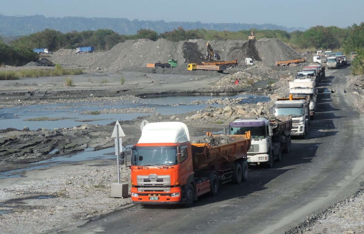 ▲武漢肺炎疫情已影響進口砂石供應，第四河川局已緊急規劃疏濬作業。（圖／記者蘇榮泉攝，2020.02.27）