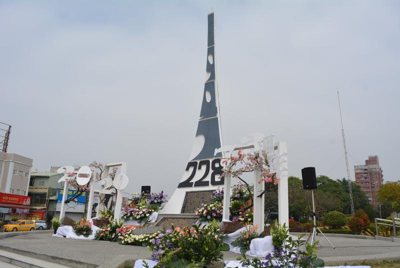 ▲嘉義市於全台第一座二二八紀念碑前舉辦追思紀念會。（圖／記者郭政隆攝影2020.2.27）