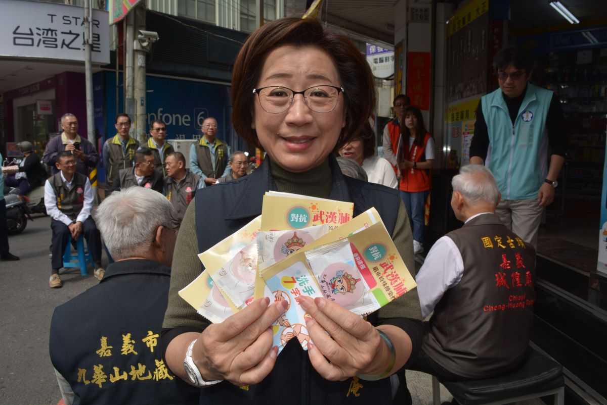 ▲嘉義城隍廟、九華山地藏庵致贈平安皂。（圖／記者郭政隆攝影2020.2.27）