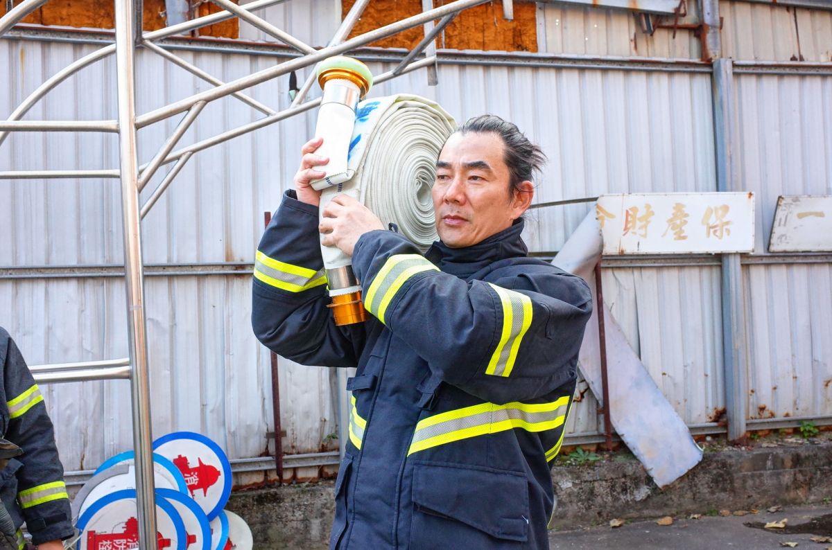 ▲任賢齊體驗一日消防員。（圖／東森超視）
