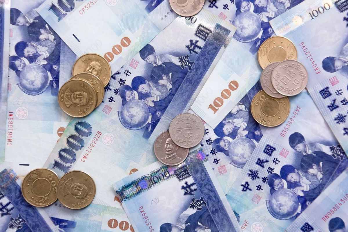 ▲有網友在 PTT 「 nCoV2019 」看板表示，到連鎖速食店點餐，發現店員疑似都是摸了錢又將顧客的食物裝袋，不禁疑惑此舉是否很容易傳染武漢肺炎病毒？貼文立刻引發熱議。（示意圖／翻攝自 Pixabay ）
