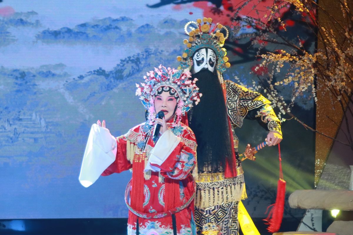 ▲楊燕敬業表演。（圖／中視）