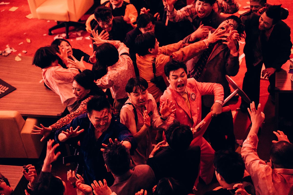 ▲所有立法委員都變成活屍，在立法院中互啃互咬。（圖／華映）