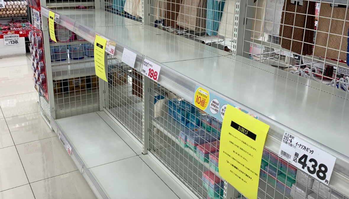 ▲日本民眾近日開始瘋搶衛生紙。（圖／翻攝推特）