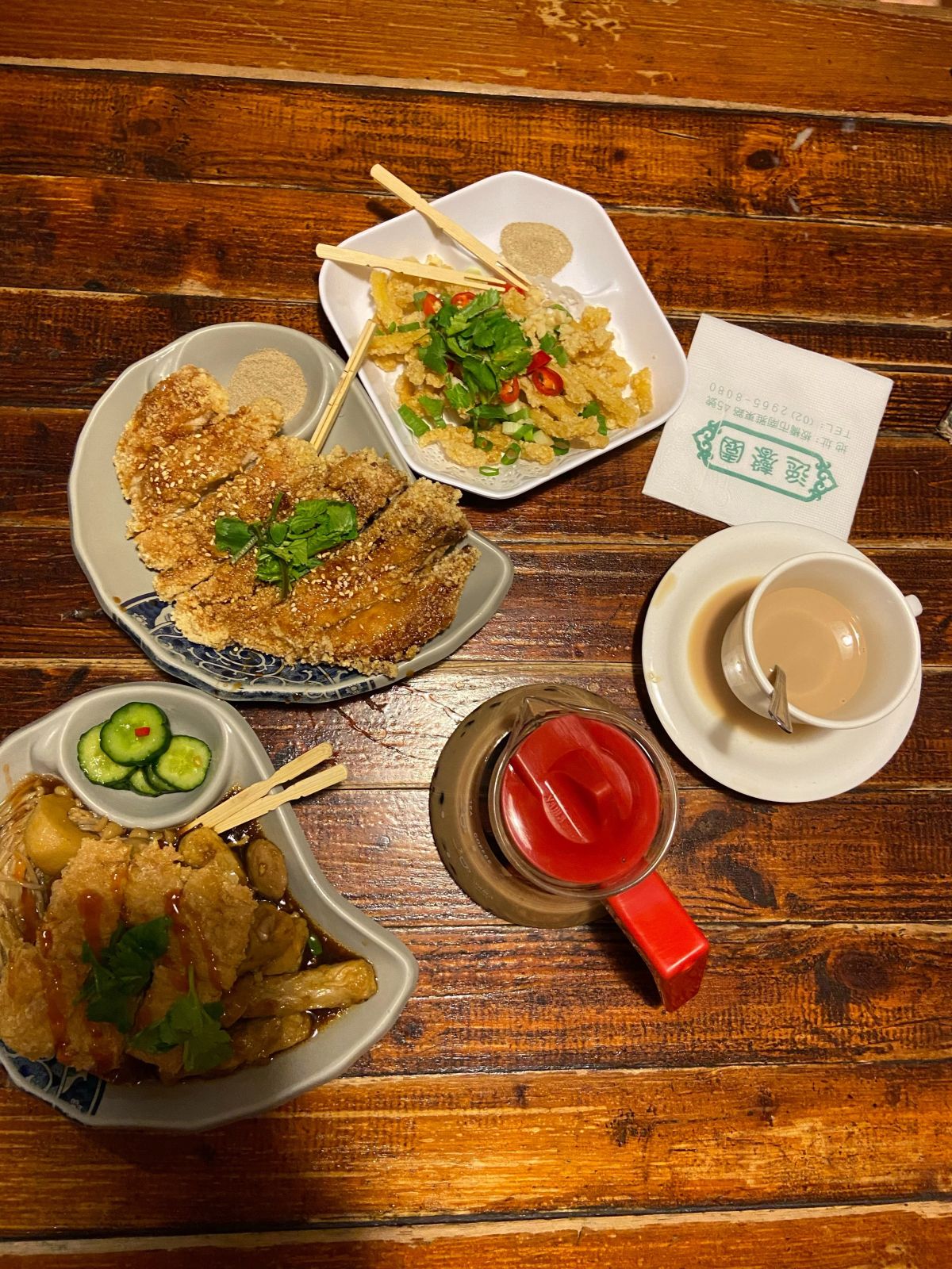 ▲綜合滷味盤香氣四溢又十分入味，搭配茶類更是涮嘴，令人食指大動。（圖／記者陳問荷攝影）