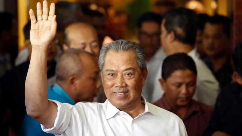 ▲馬來西亞首相慕尤丁（Muhyiddin Yassin）鑑於政局動蕩，延後國會會議，反對黨國會議員發起示威，要求慕尤丁辭職下台。資料照。（圖／翻攝Nikkei Asian Review）