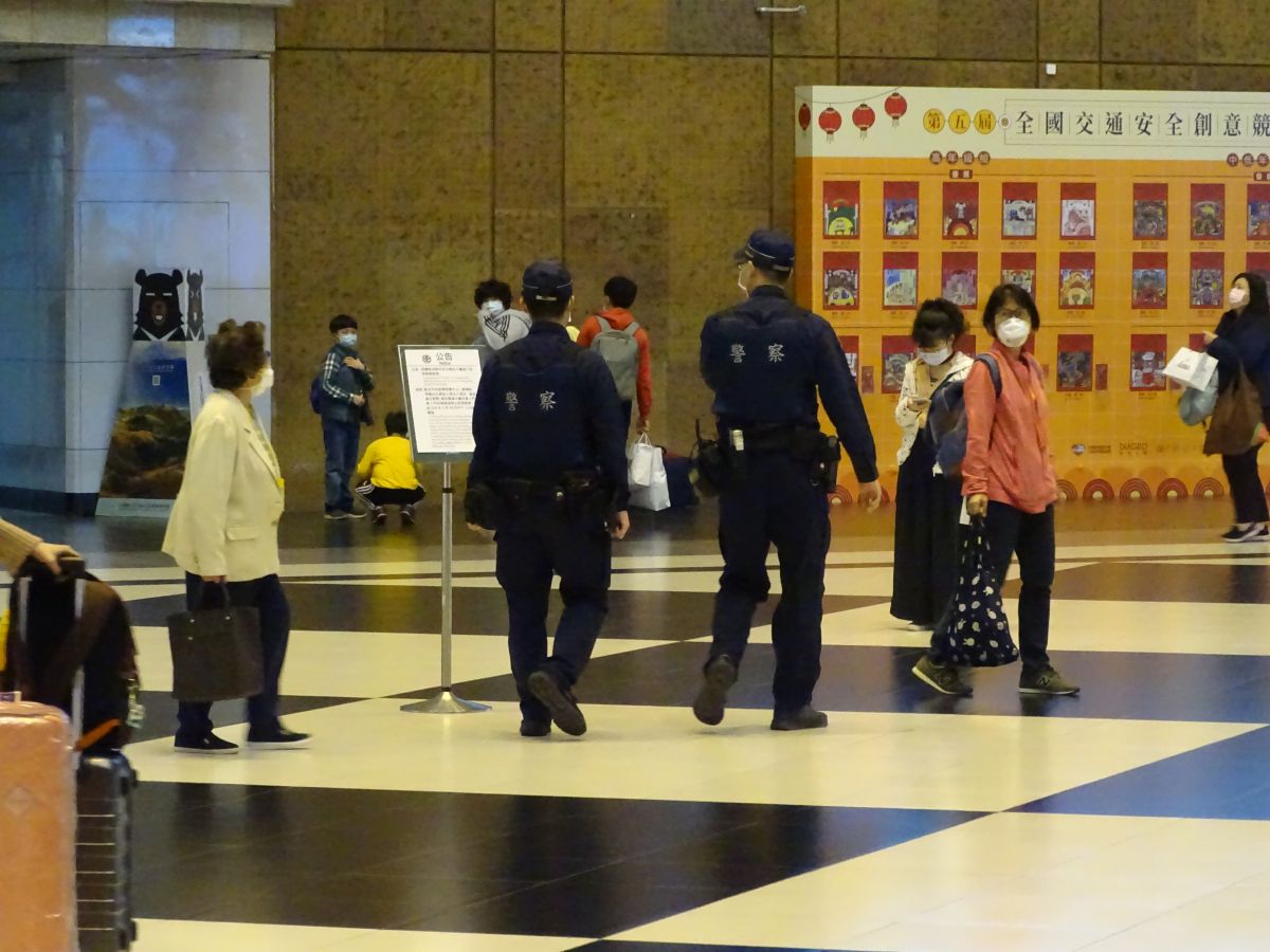 台鐵有列車長和確診官兵接觸後，出現發燒、肺浸潤的情況，產業工會呼籲台鐵要每天更換寢具。（圖／記者呂炯昌攝.2020.2.29）