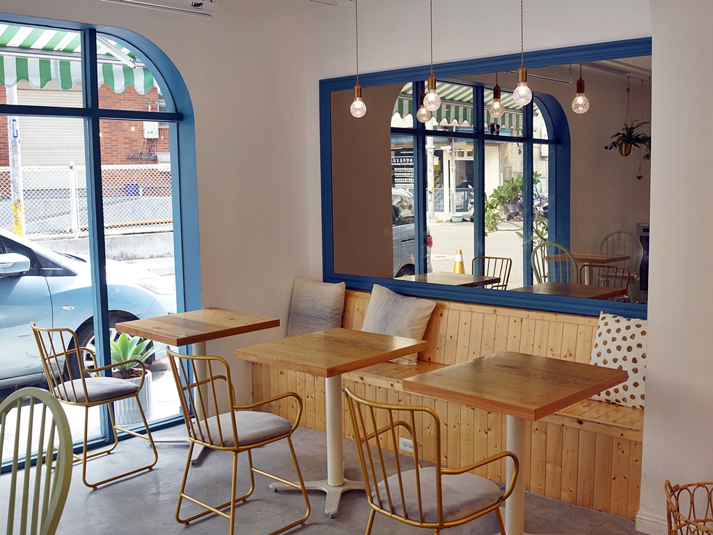 ▲店內環境以木頭色系為主。（圖／牛牛肥滋滋）