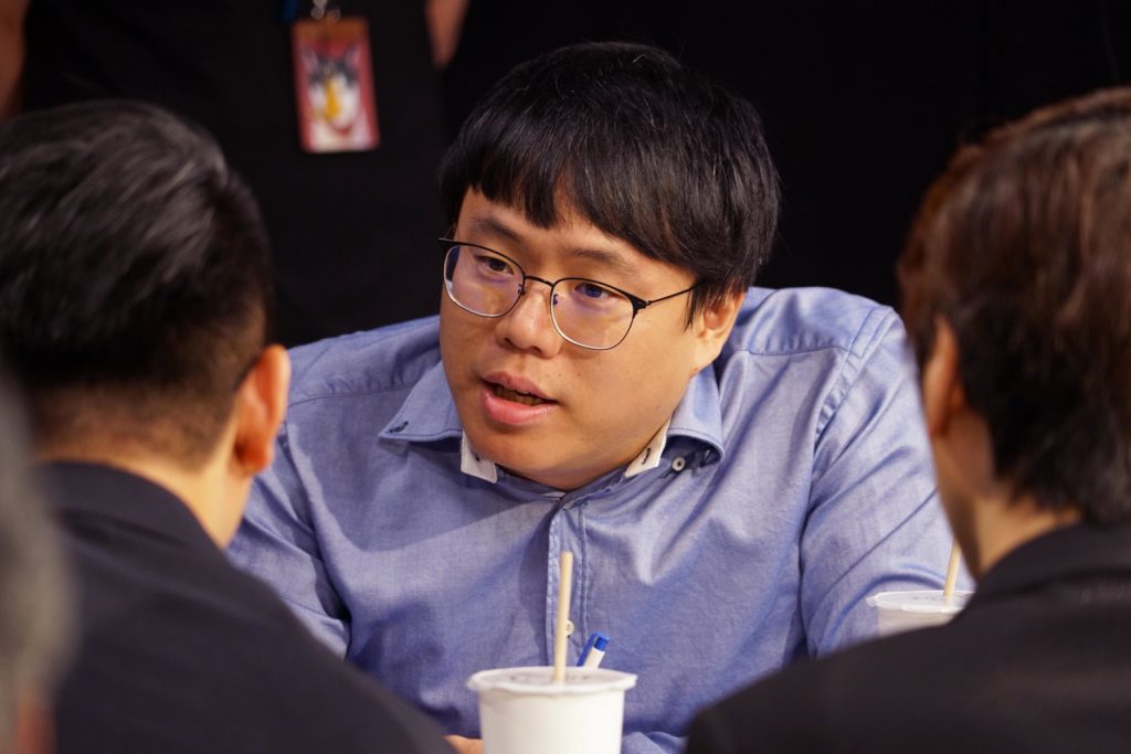 台灣蟲王Sen趕進度宣布「幼蟲孵化中」。   圖／狼谷娛樂提供