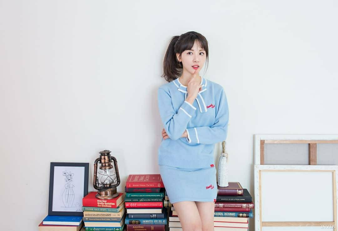 《英雄聯盟》LCK 聯賽主持人金玟我疑似出現感染症狀，經檢驗確定為陰性。   圖：翻攝自 minamiminana instagram