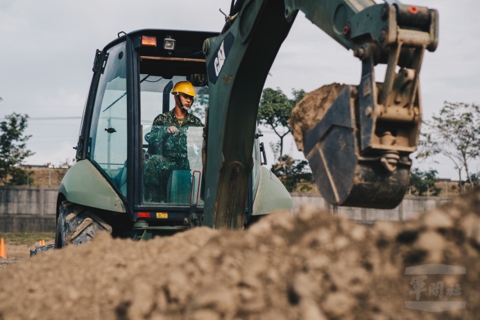 ▲ 陸軍工兵部隊的專業專長，除了靠著平時部隊訓練外，最主要就是透過陸軍工兵訓練中心進行培訓。（軍聞社記者陳軍均攝）