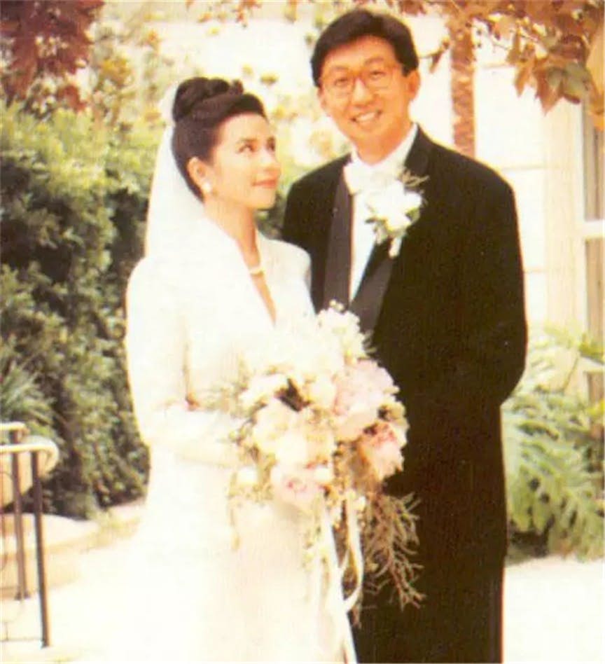 ▲鍾楚紅與朱家鼎結婚16年。（圖／取自新浪微博）