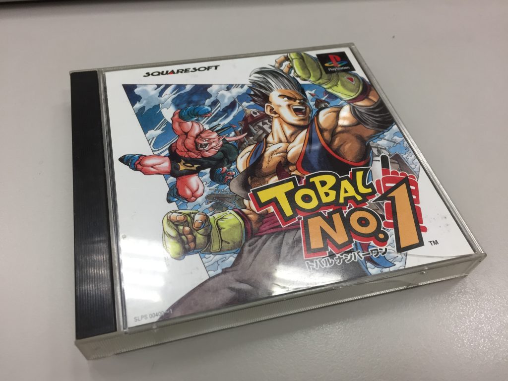 《行星格鬥》遊戲包裝。不只是人物角色，連遊戲的標題美術字都有著濃濃的《七龍珠》風格。