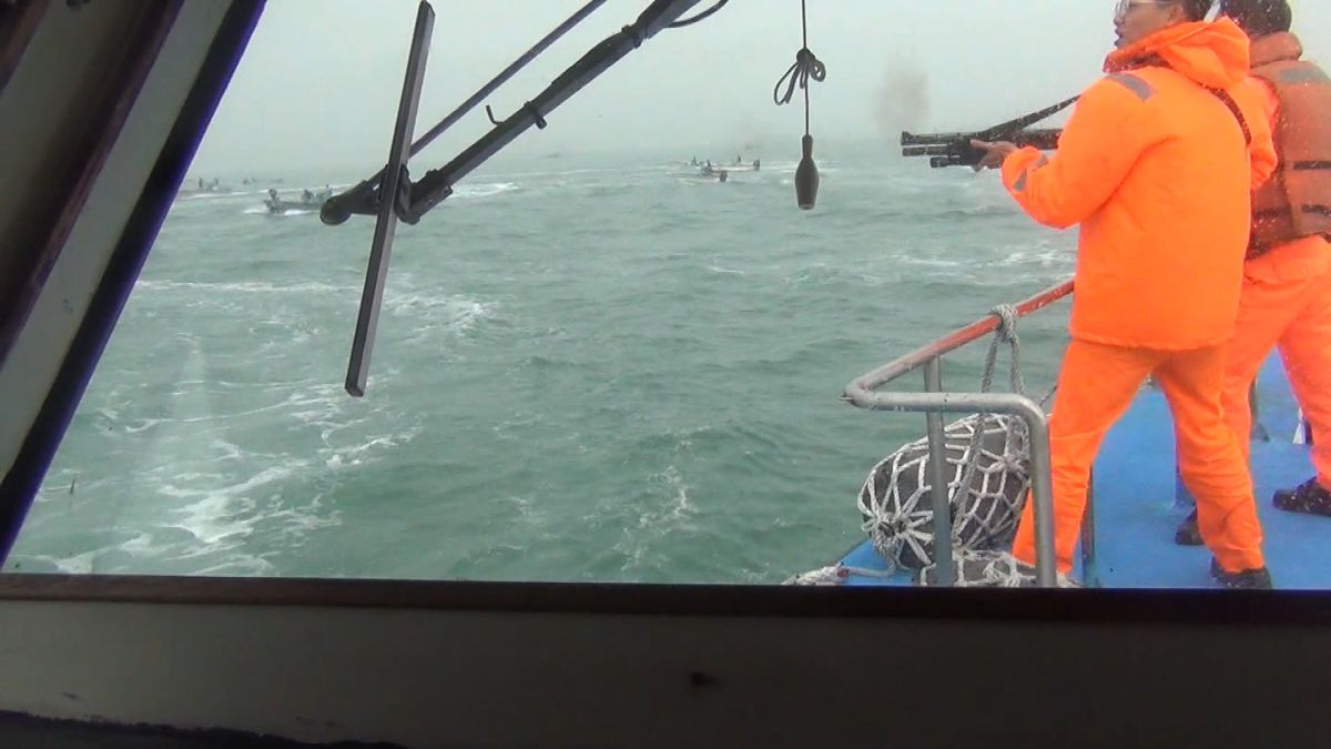 ▲金門海巡隊開槍驅離越界大陸漁船。（圖／金門海巡隊提供）