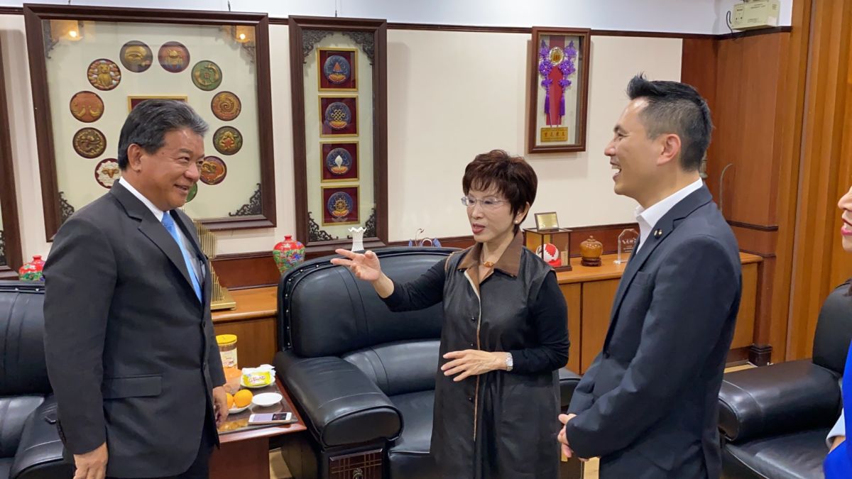▲國民黨前主席洪秀柱偕國民黨不分區立委陳以信（右），專程拜會台南市議長郭信良。（圖／記者陳聖璋攝，2020.03.03）