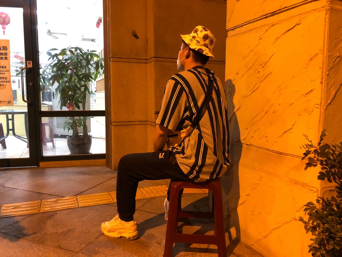 ▲新竹縣居家隔離檢疫的民眾林東京趴趴走，遭新竹縣政府開罰100萬。(照片由新埔分局提供)
