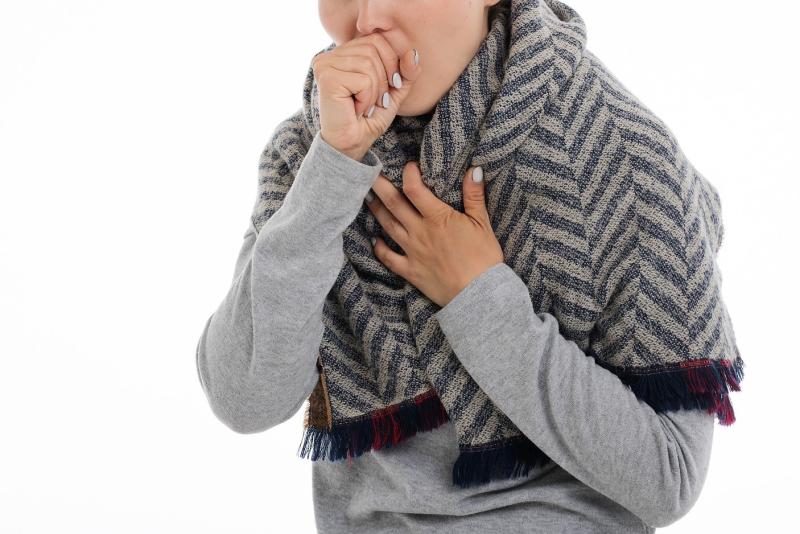 ▲兒科急診醫師吳昌騰指出，感染新冠肺炎Delta變種病毒，對年輕人來說「更像是得了重感冒」，打噴嚏更是其中一款常見症狀。（示意圖，圖中人物與文章中內容無關／取自 Pixabay ）