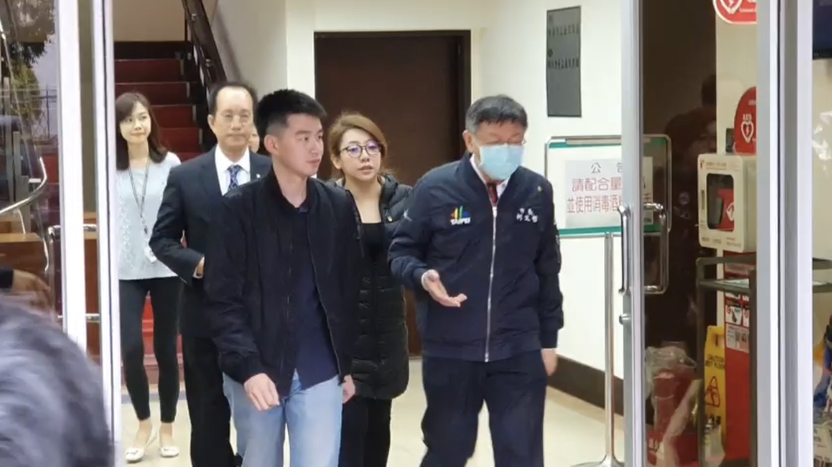 ▲身兼台灣民眾黨主席的台北市長柯文哲，4日下午到黨團參與會議後離開。（圖／記者丁上程攝, 2020.3.4）