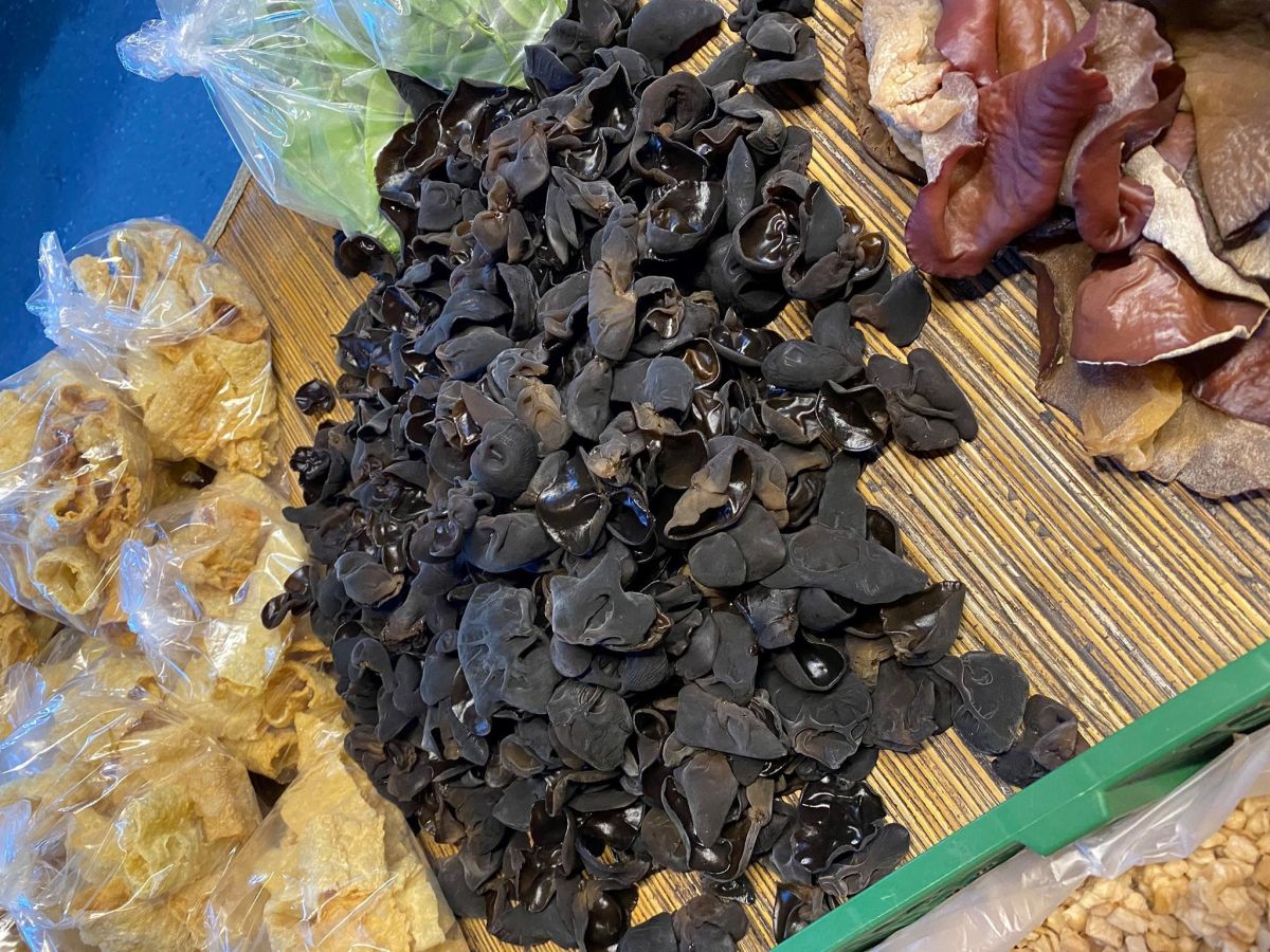 ▲老闆娘賣木耳卻被檢舉賣蝙蝠。（圖／翻攝爆廢公社公開版）