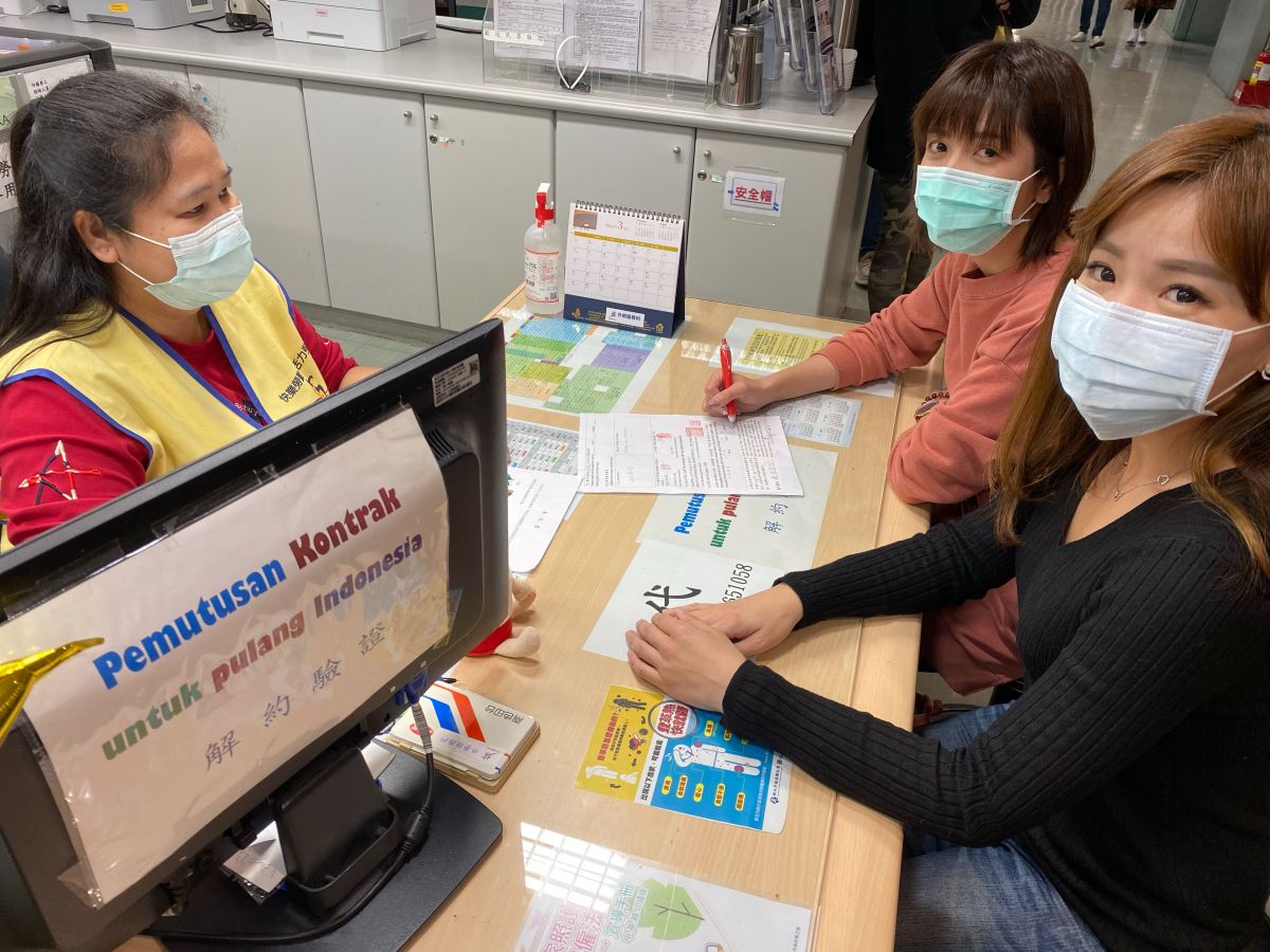 ▲新北市即日起除受理臨櫃辦理外，新增電話訪談方式辦理雇主與移工提前終止聘僱關係離境驗證手續。（圖／新北市勞工局提供）