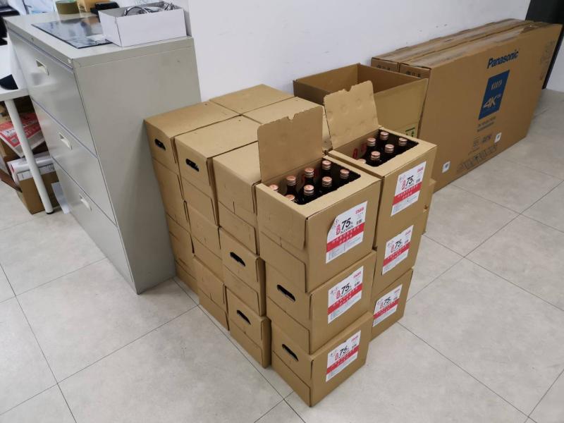 ▲新北市交通局除持續配售足額口罩，更已緊急提供3000瓶酒精給新北市計程車客運服務商業同業公會等單位配售至各車行及所屬駕駛。（圖／新北市交通局提供）