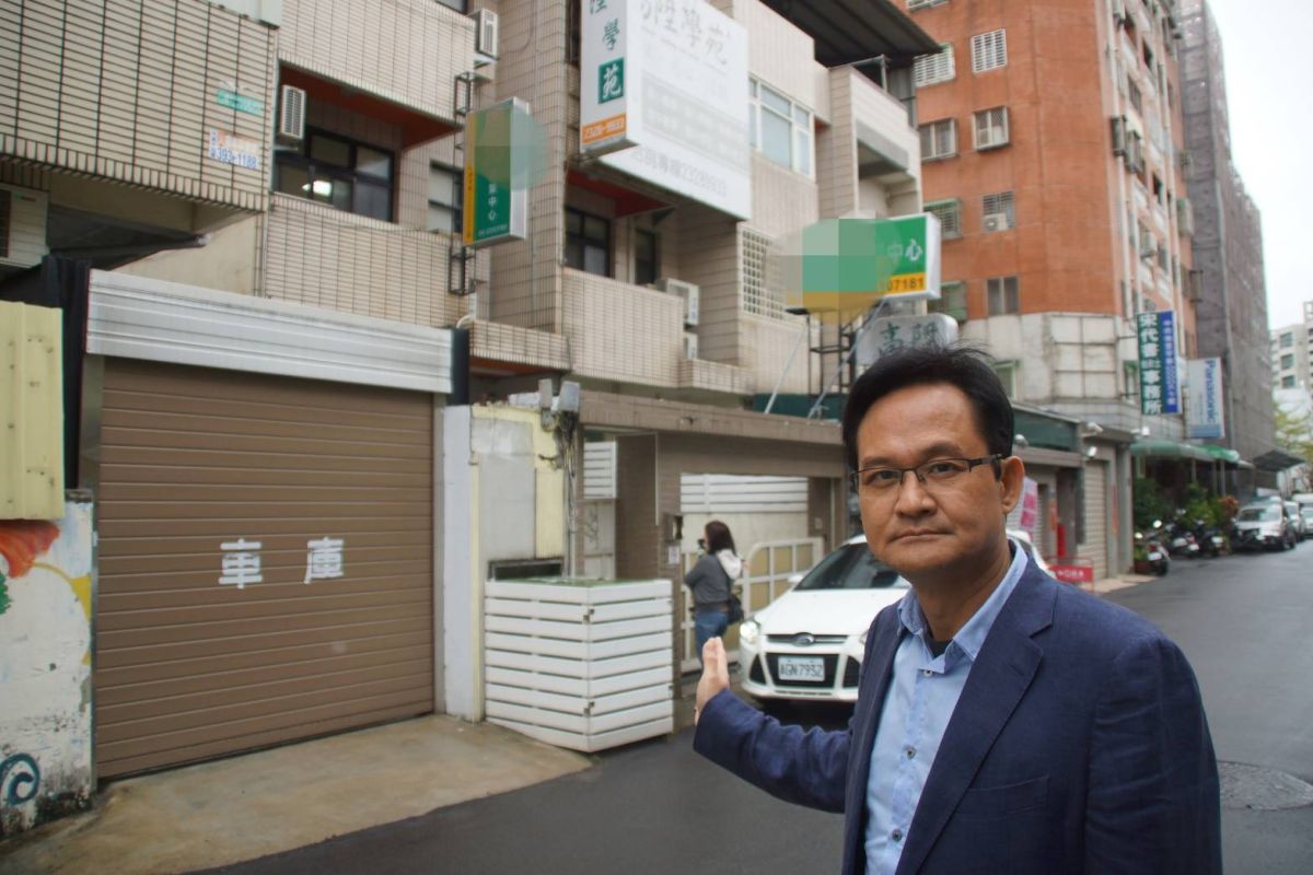 ▲議員張耀中要求主管兒少業務的社會局追究到底。(圖／柳榮俊翻攝2020.3.5)