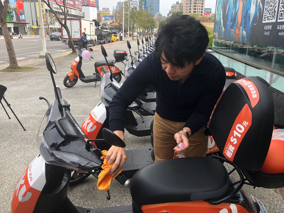 ▲因應武漢肺炎，Gokube共享電動車加強車輛的消毒設備。(圖／記者黃守作攝，2020.03.05) 
