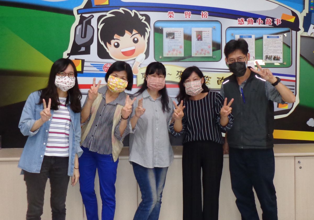 ▲交通部公路總局高雄市區監理所苓雅監理站自製口罩防疫。(圖／記者黃守作攝) 
