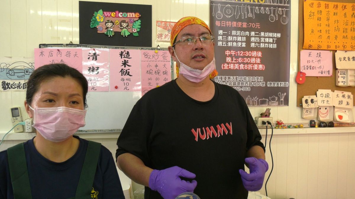 ▲業者希望透過降價，讓受疫情影響、經濟困頓的人有一頓溫飽。（圖／蔡若喬攝, 2020.03.06）