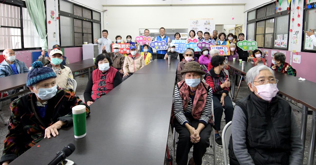 ▲彰化縣長王惠美前往溪湖鎮西勢社區照顧關懷據點了解據點供餐防疫情形，同時宣導加強洗手、個人衛生保健等防疫資訊。（圖／記者陳雅芳攝，2020.03.06）