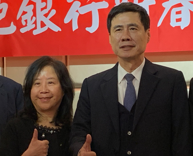 ▲前合庫銀行總經理黃伯川（右）因涉遠案貸放案，遭台北地檢署起訴，黃伯川7月30日晚間發布聲明表遺憾，並願全力配合後續事宜，釐清案件原貌。（圖／NOWnews資料照）