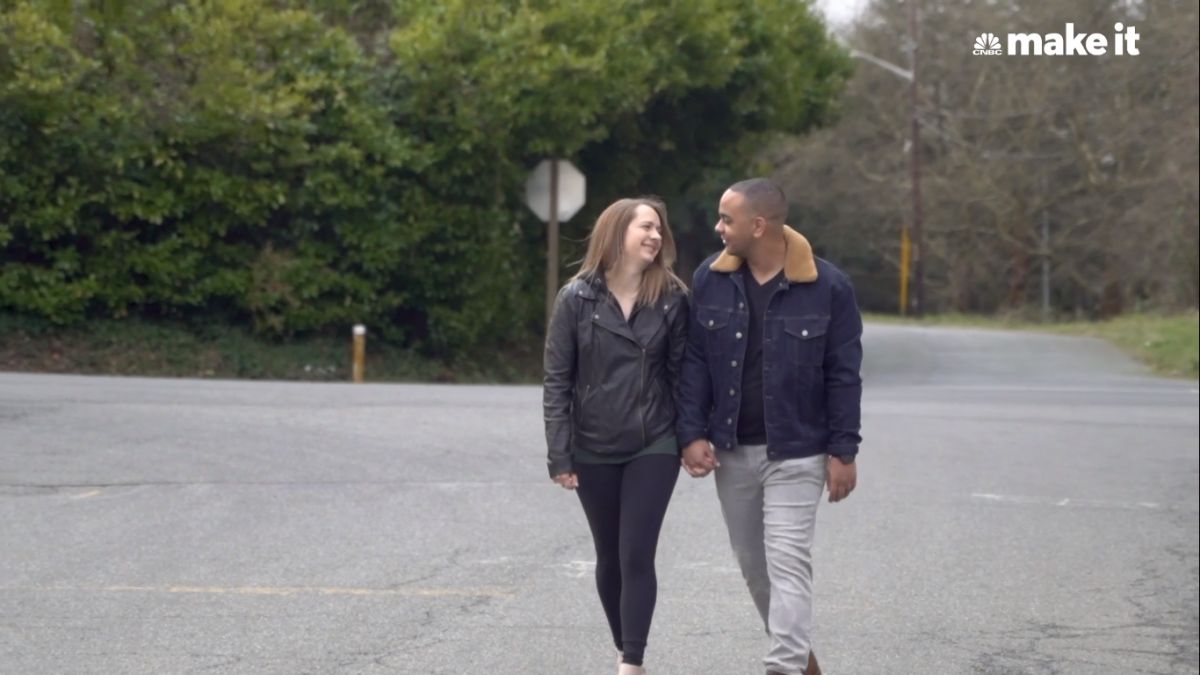 ▲美國 27 歲千萬富豪 Todd Baldwin 與妻子。（圖／翻攝 CNBC ）