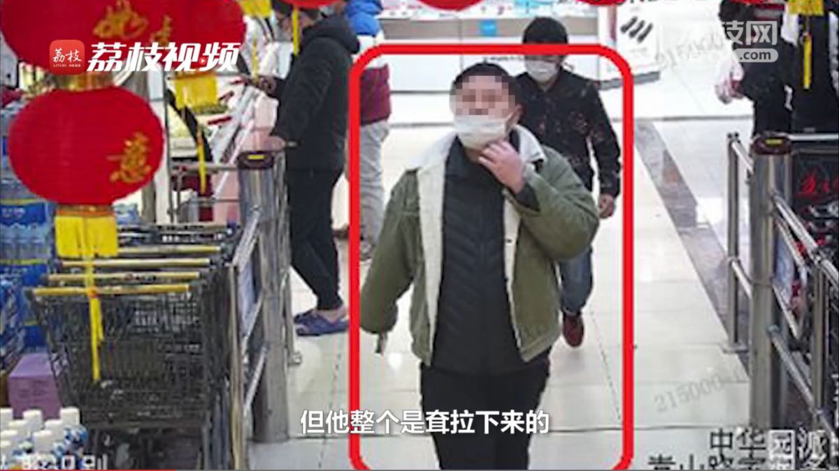 ▲男子口罩沒戴好，員警好心上前關心卻發現他是逃犯。（圖／翻攝荔枝新聞）