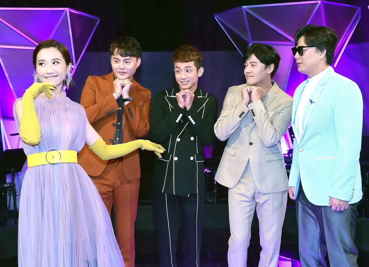 ▲Lulu（左起）口誤要許富凱負責，一旁的吳勇濱、黃文星和蕭煌奇聽到傻眼。（圖／華視）