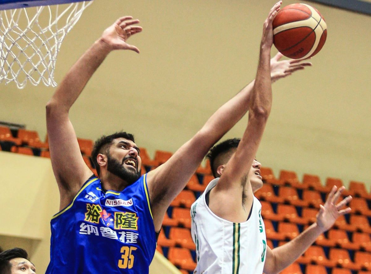 布拉一持球進攻，台啤就祭出多人包夾，效果卓越