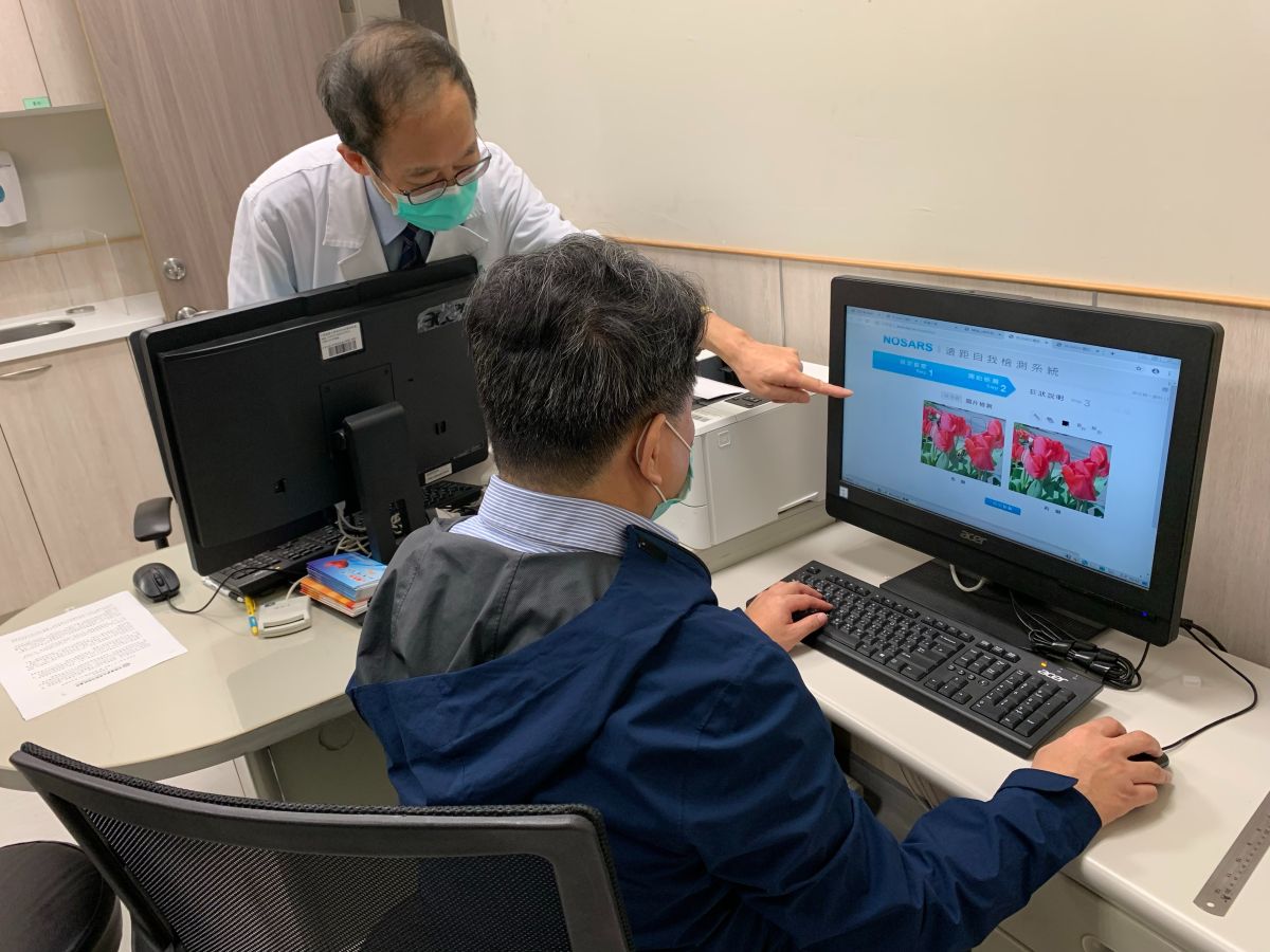 ▲中醫大新竹附醫眼科率先使用「NOSARS」，讓病患透過電腦DIY檢測黃斑部，成功追蹤黃斑部狀況，為黃斑部病變患者提供了快又有效的服務。(圖/記者金祐妤攝，2020.3.9)