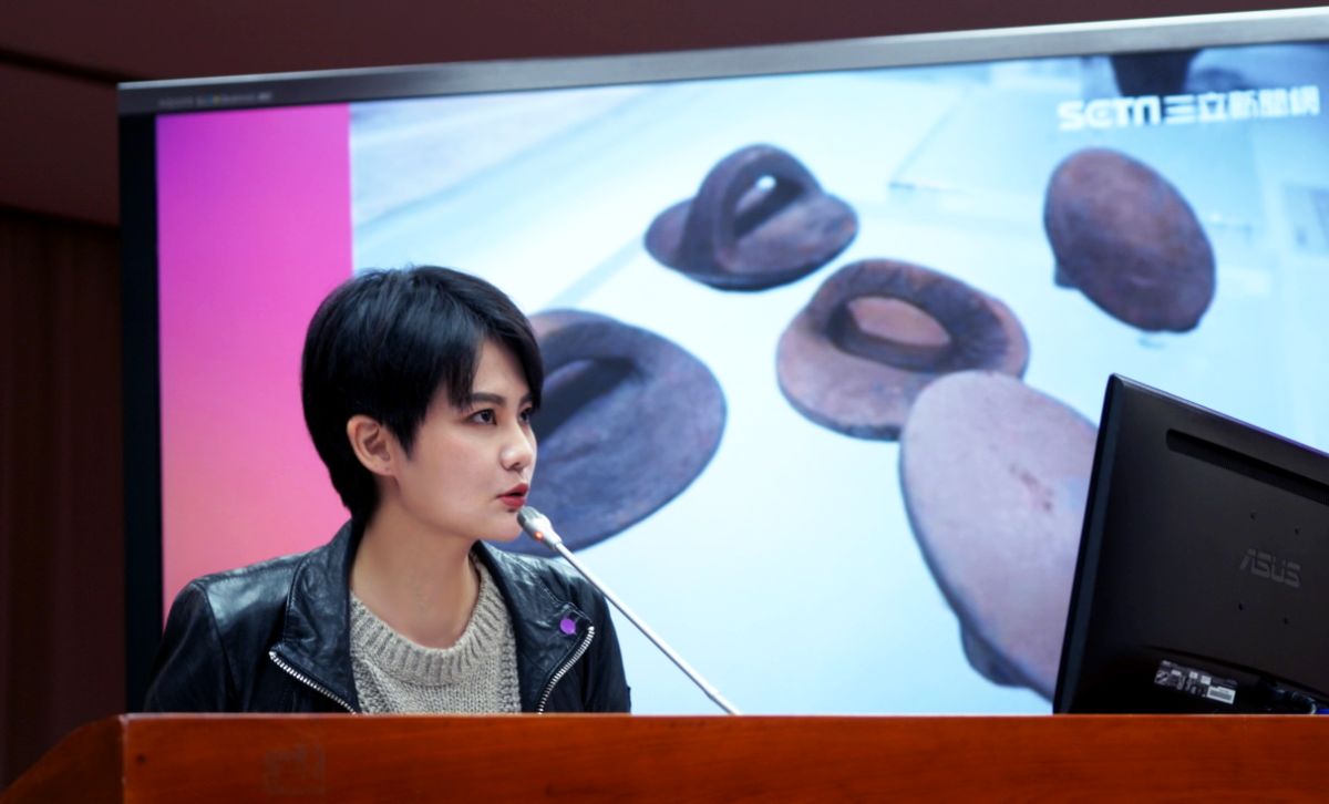 ▲賴品妤在教育文化委員會質詢中研院，會後卻自爆自己不愛洗澡。（圖／賴品妤國會辦公室提供）