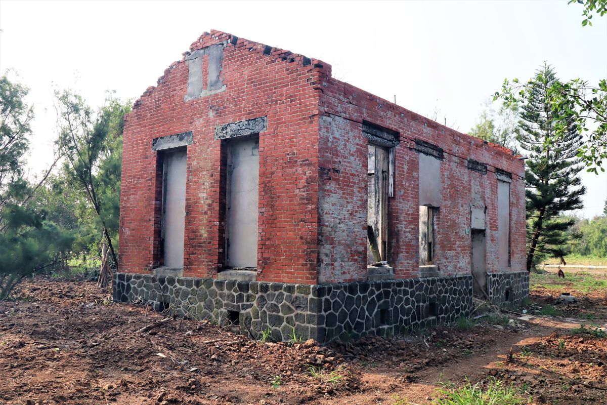▲日治時代馬公要港部廢棄營區，經整地之後發現裡面有5.6座相當雅緻堅固的軍事建築，相關單位表示將盡快調查研究，將其列為澎湖縣的歷史建築。（圖／記者張塵攝，2020.03.09）