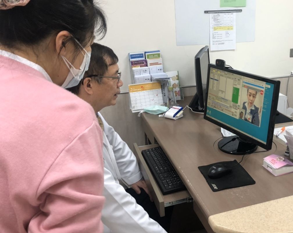 ▲醫師與居家檢疫或隔離病人視訊診療（示意圖）。（圖／奇美醫院）